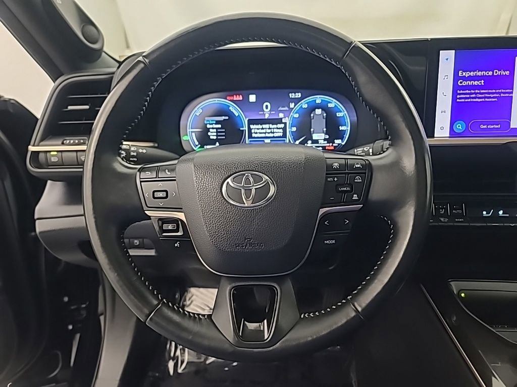 Used 2024 Toyota Crown Limited image 32