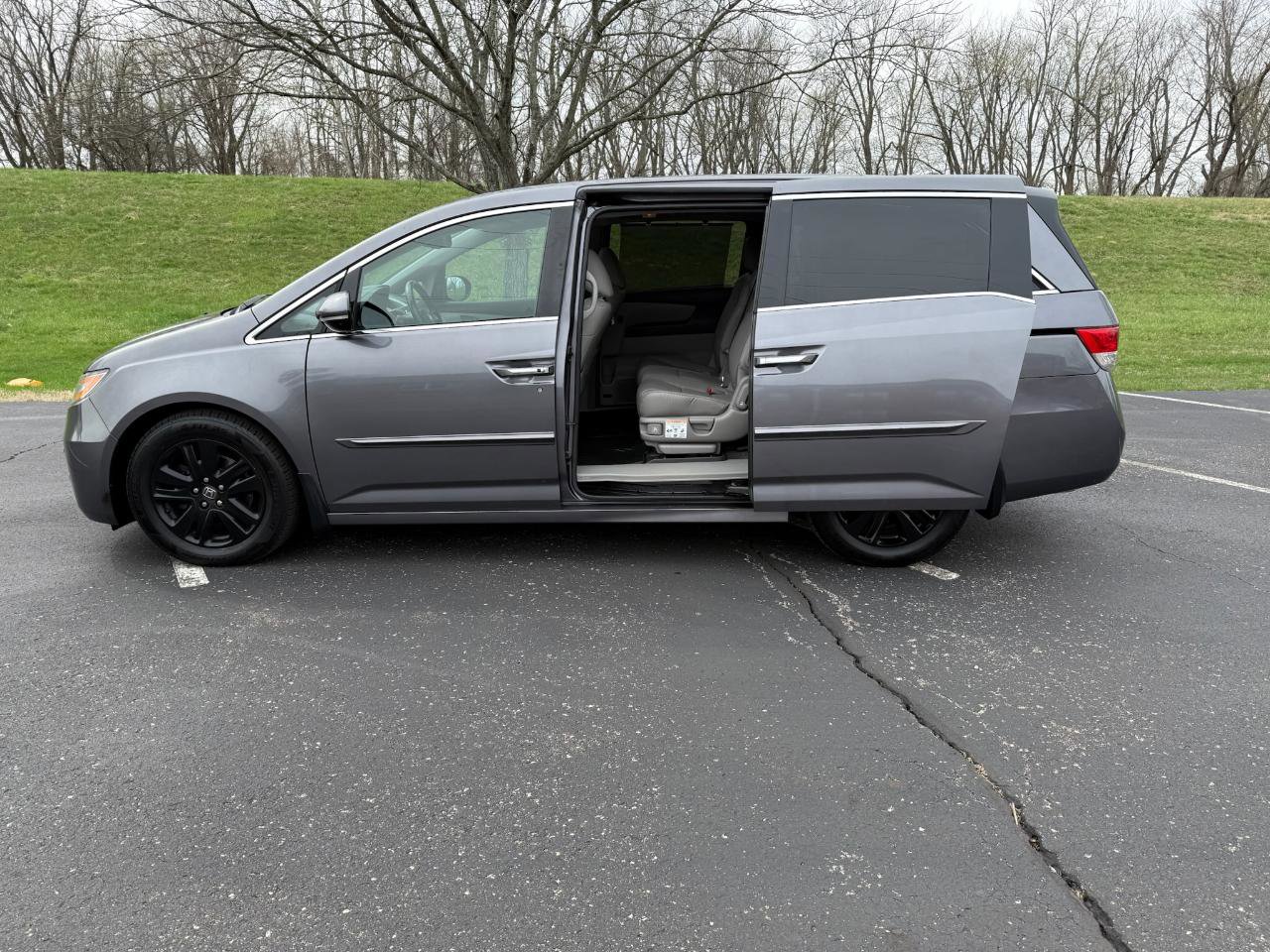 Used 2014 Honda Odyssey Touring image 11
