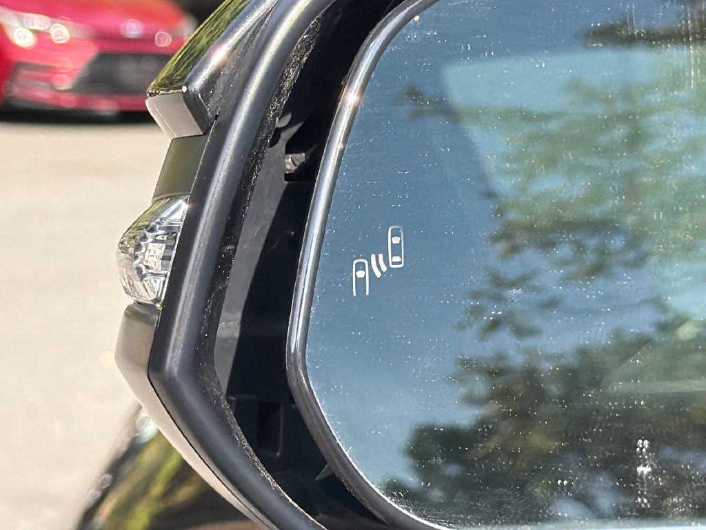 Used 2022 Toyota Venza XLE AWD/4WD image 18