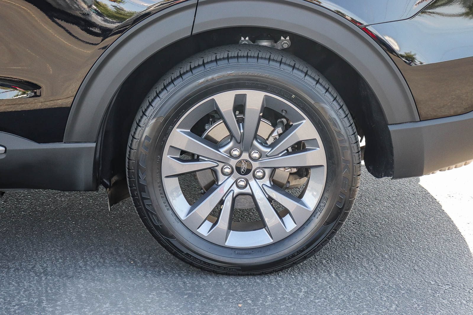 Certified 2022 Ford Explorer XLT w/ Equipment Group 202A RWD image 8