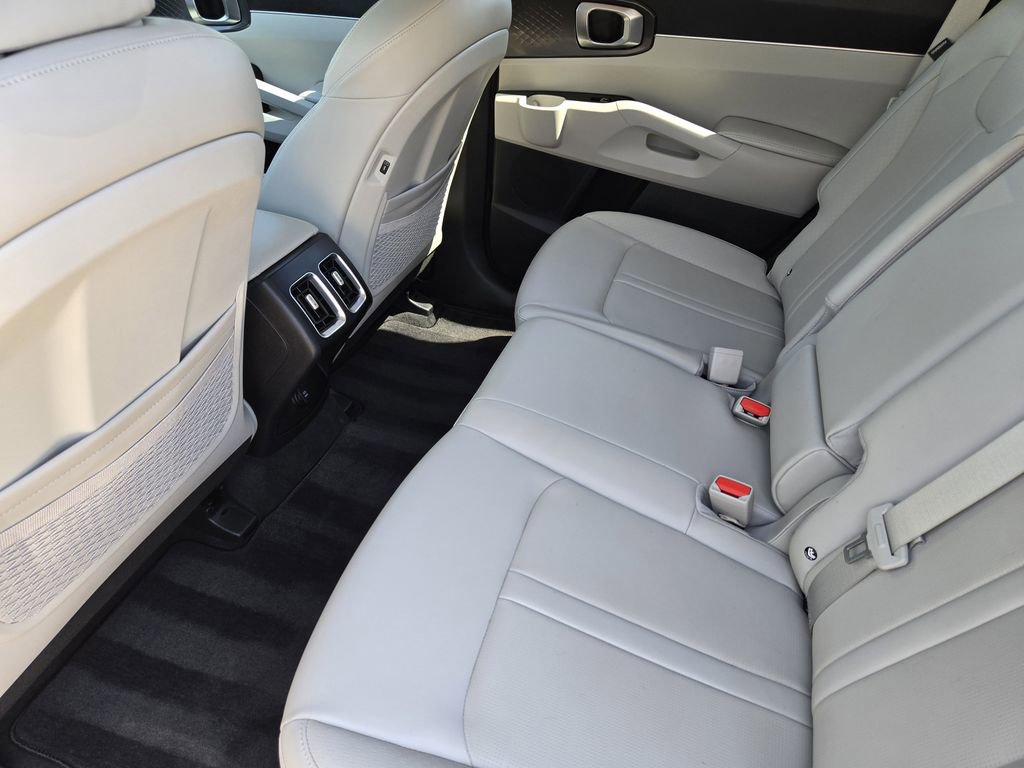 Certified 2025 Kia Sorento S image 28
