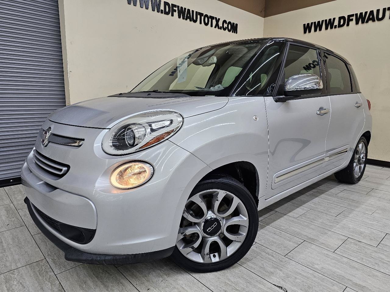 Used 2017 FIAT 500L Lounge w/ Premium Package FWD image 1
