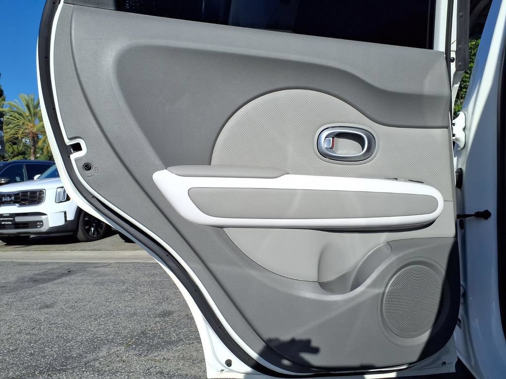 Used 2015 Kia Soul EV + FWD image 21