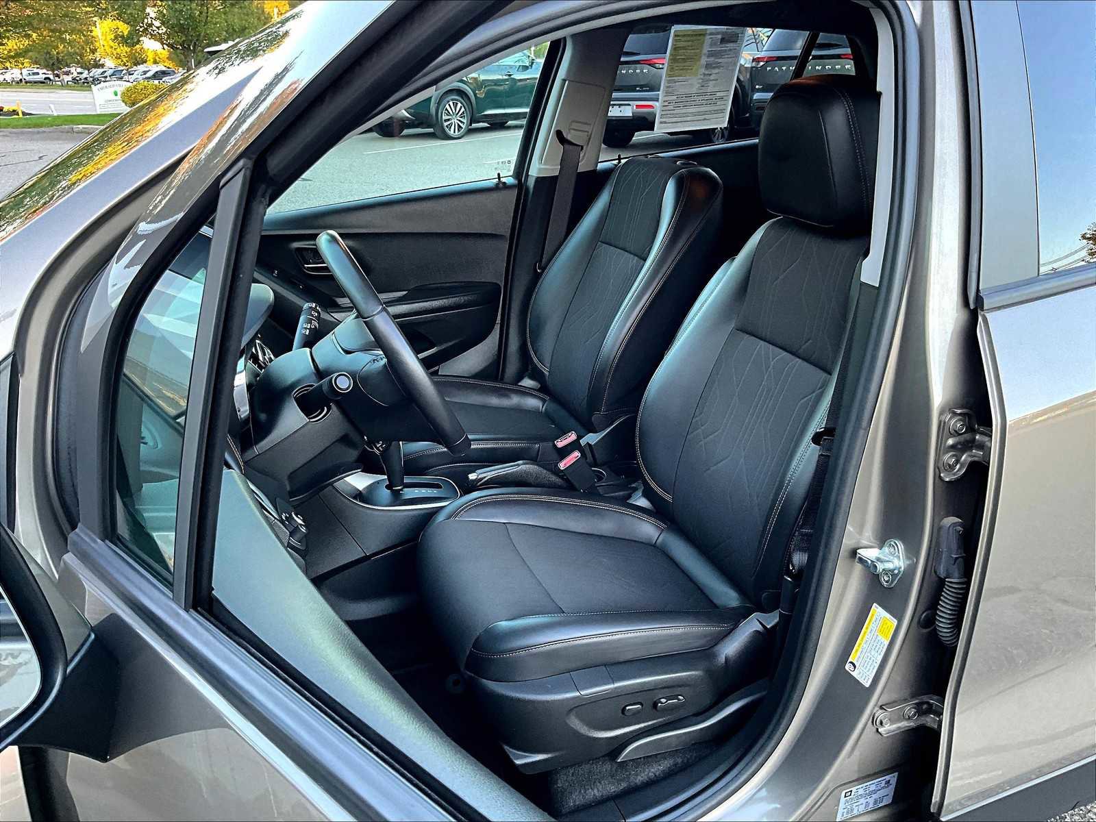 Used 2022 Chevrolet Trax LT w/ LT Convenience Package image 10