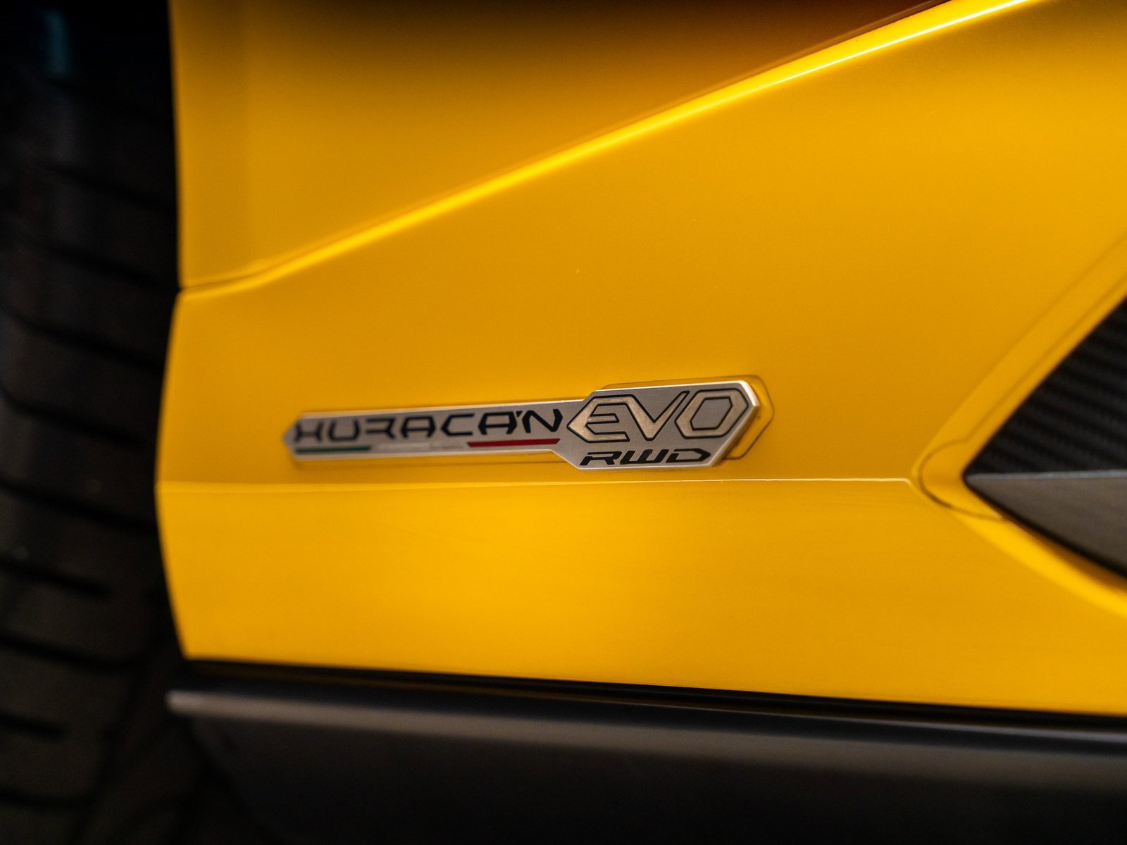 Used 2022 Lamborghini Huracan EVO image 33