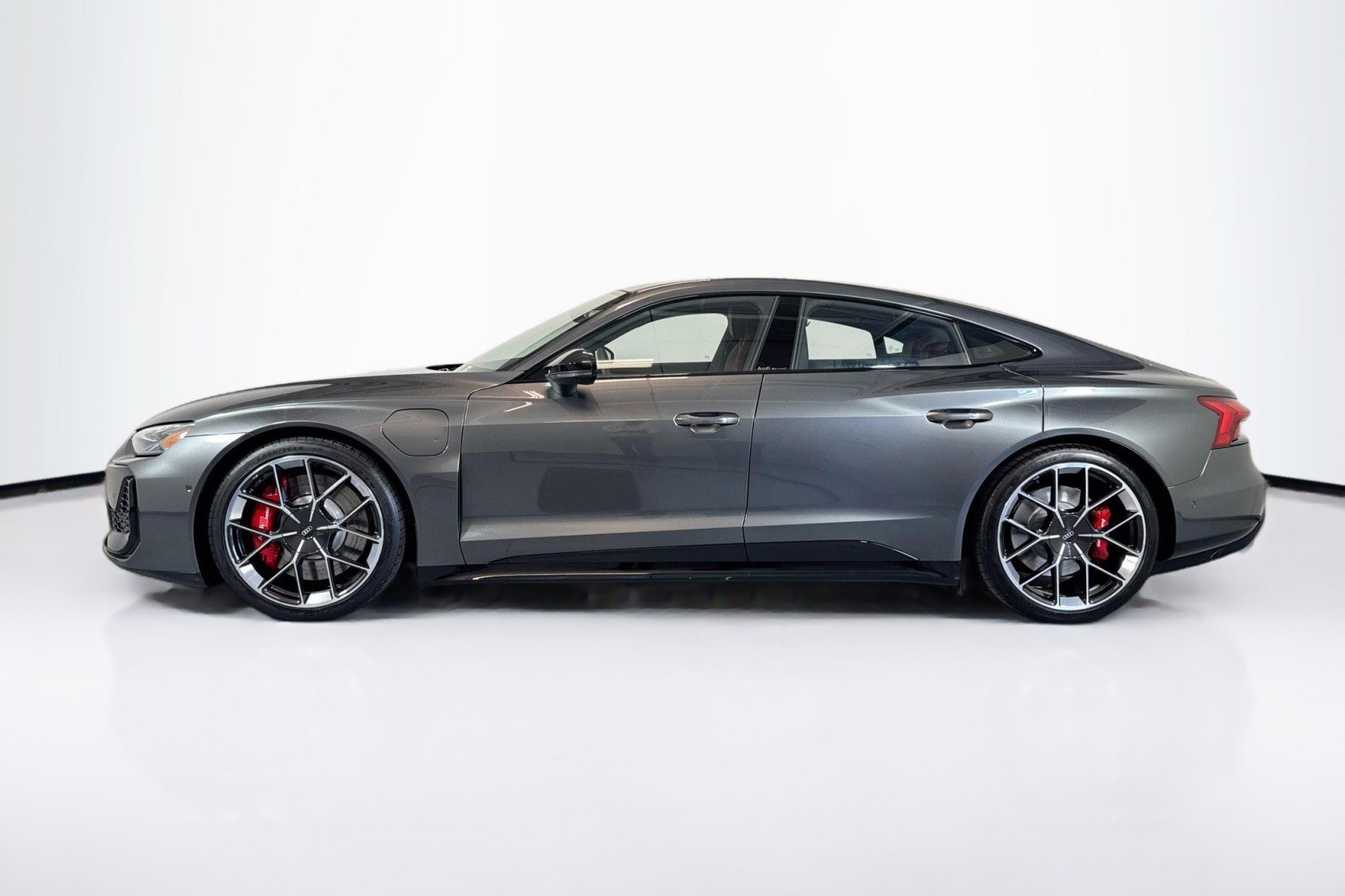 Used 2025 Audi RS e-tron GT performance w/ 21" Wheel Package AWD/4WD image 8