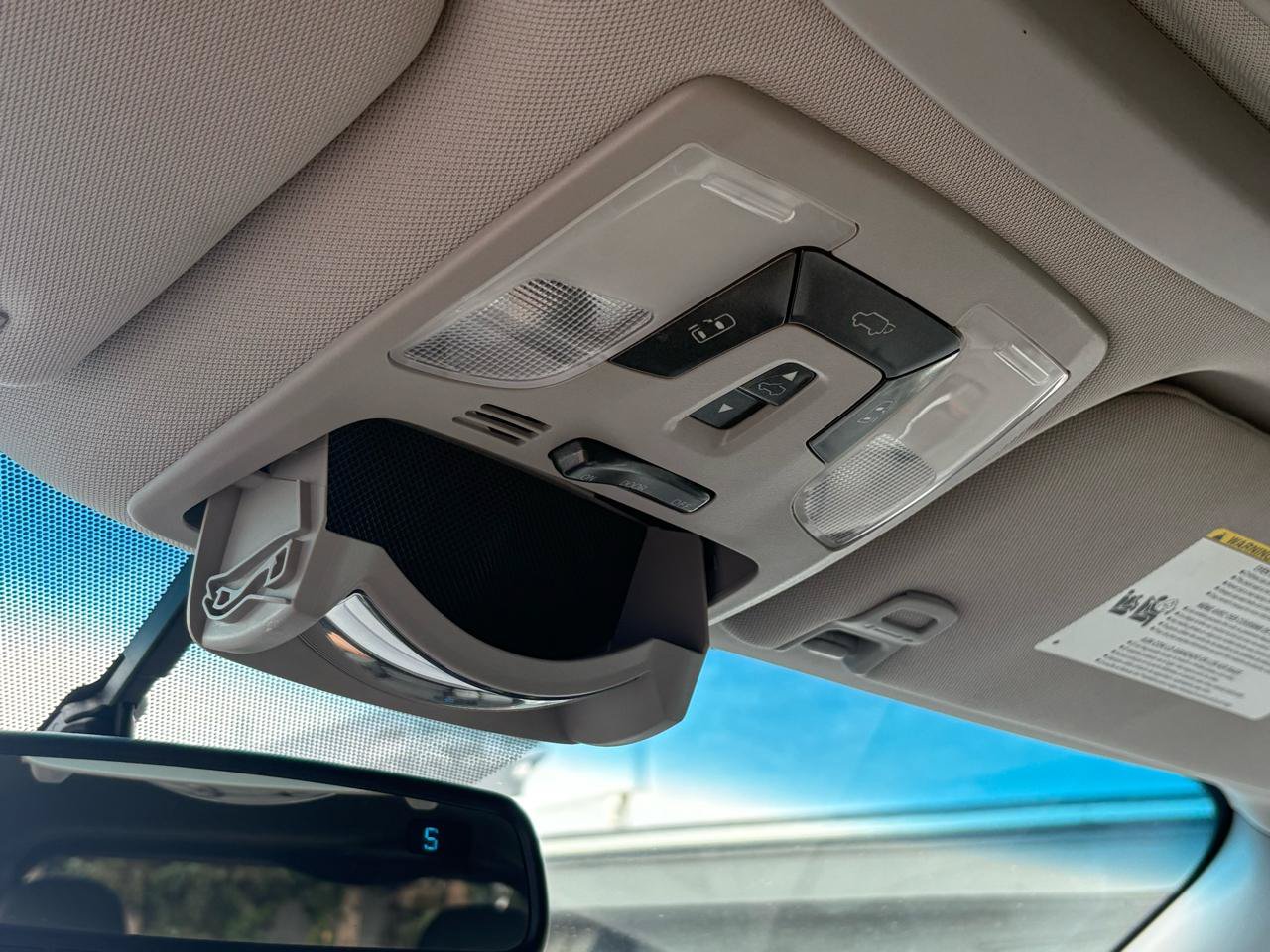 Used 2015 Toyota Sienna XLE w/ XLE Navigation Package FWD image 29