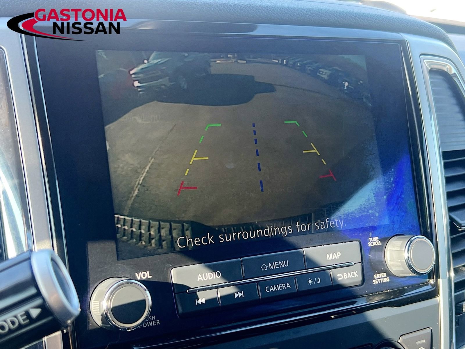 Used 2021 Nissan Titan SV w/ SV Convenience Package image 18