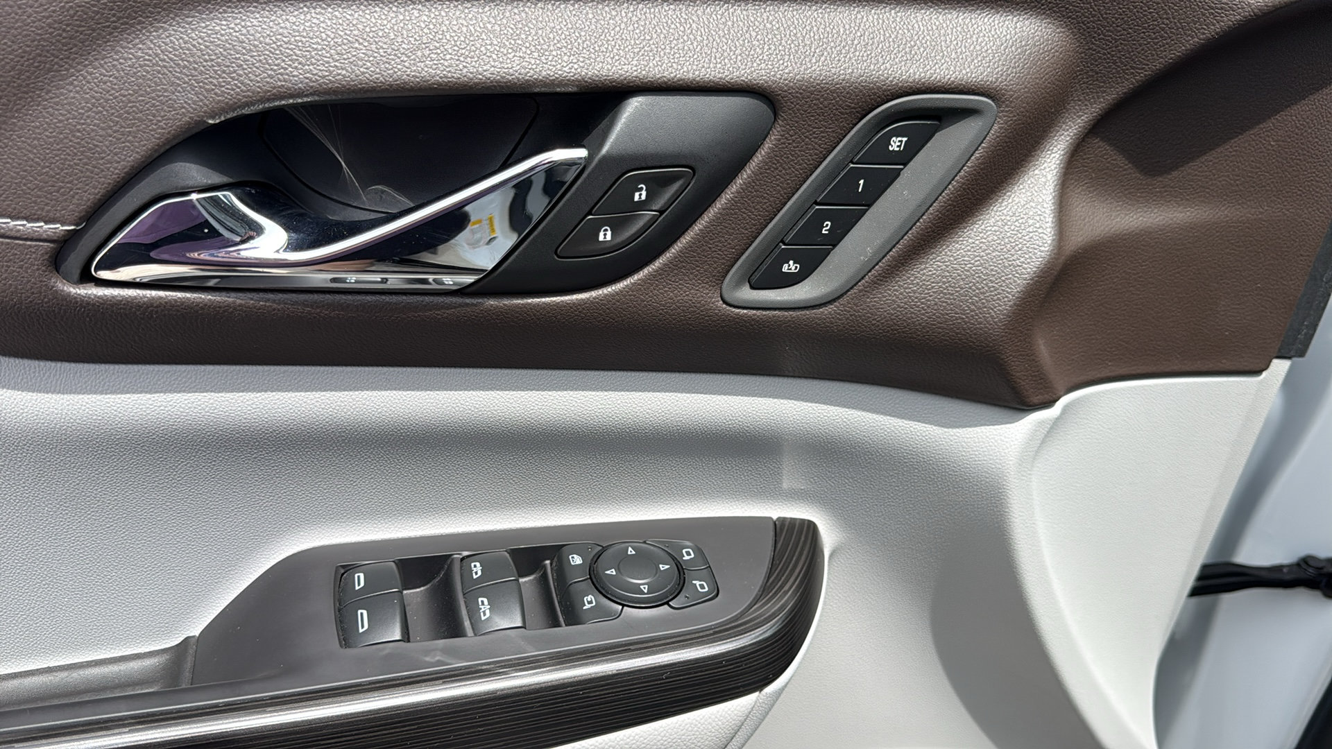 Used 2021 GMC Acadia SLT w/ Premium Package FWD image 11