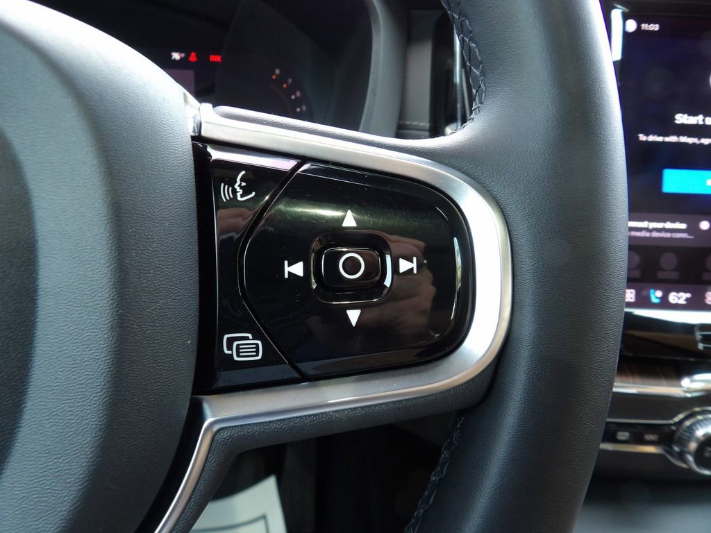 Used 2023 Volvo XC60 B5 Ultimate w/ Climate Package FWD image 18