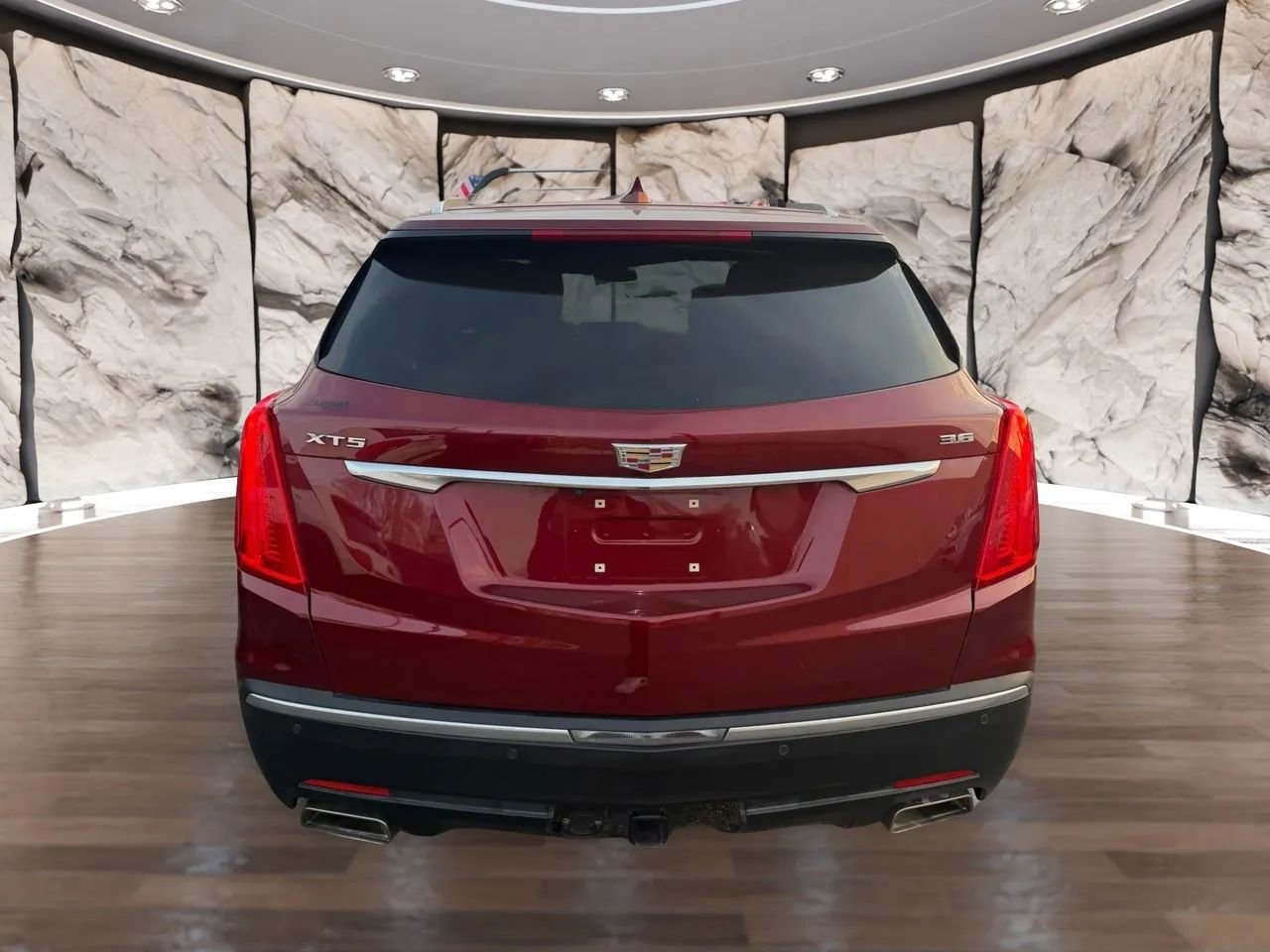 Used 2017 Cadillac XT5 Luxury w/ Driver Awareness Package image 3