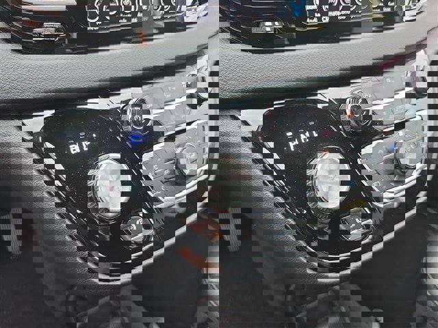 Used 2020 Chrysler Pacifica Touring-L Plus w/ S Appearance Package image 16