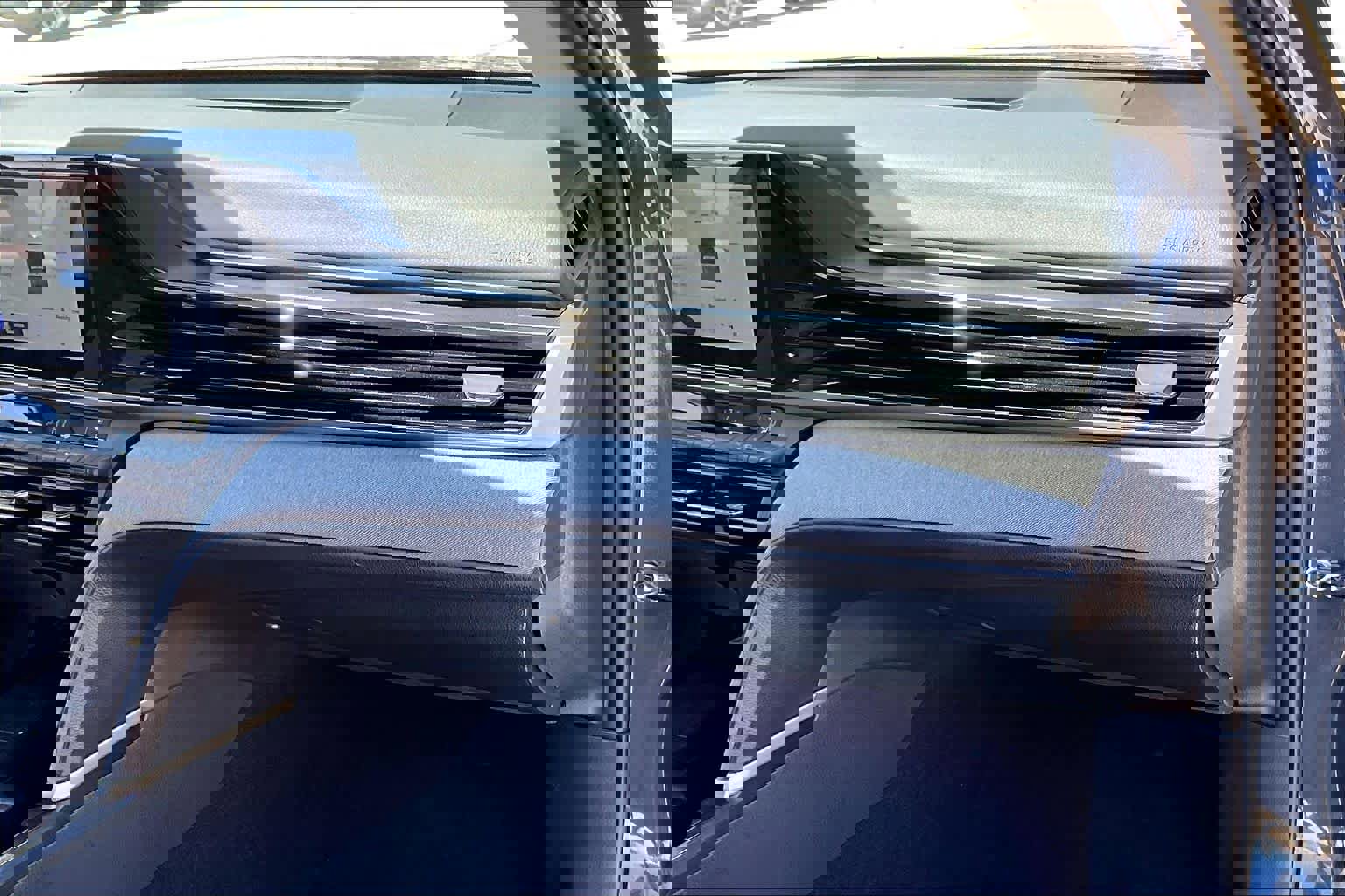 Used 2025 Toyota Camry LE image 16