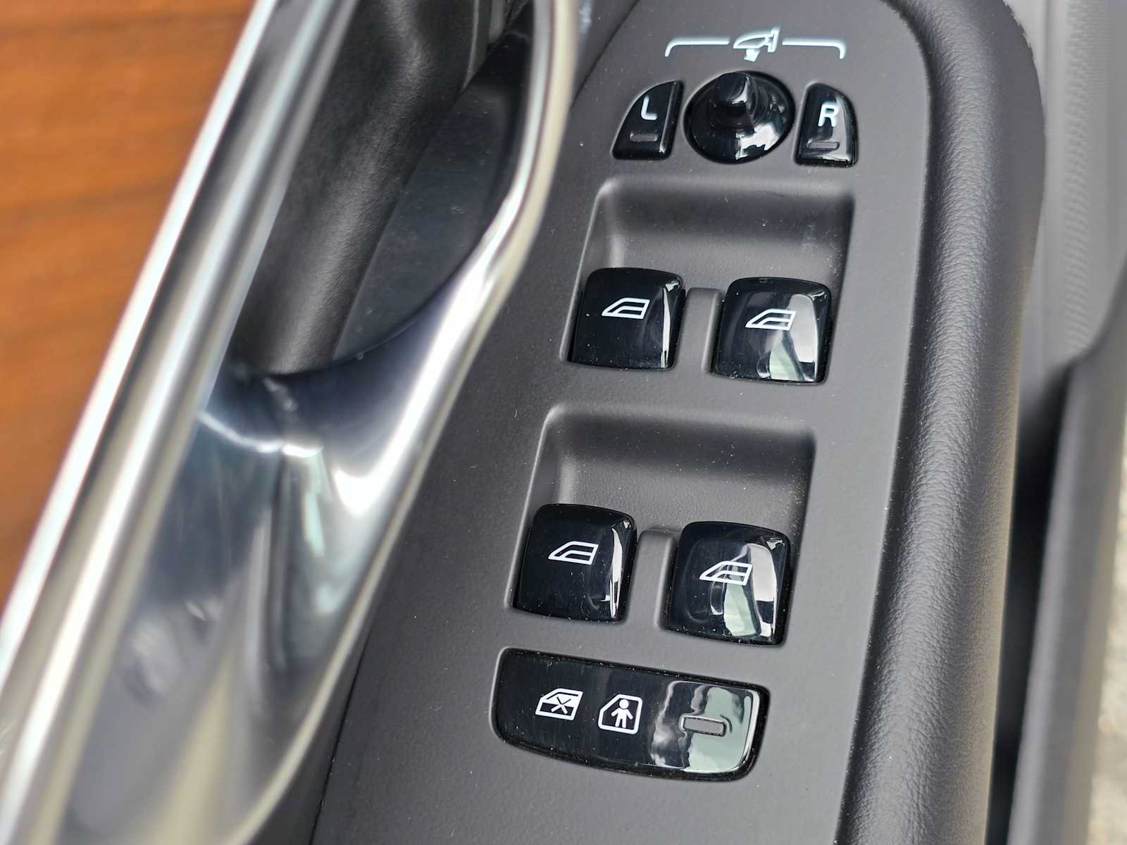 Certified 2023 Volvo XC90 B6 Plus w/ Protection Package Premier AWD/4WD image 21
