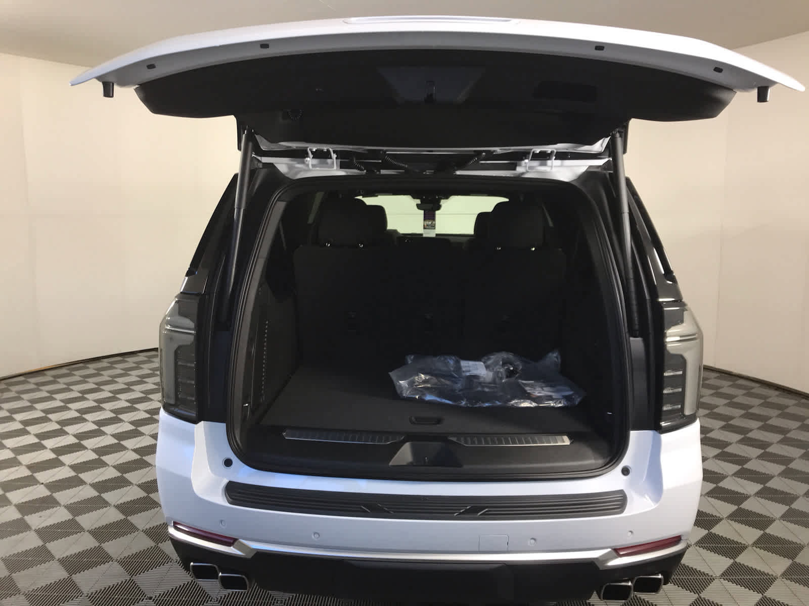 New 2026 Chevrolet Suburban High Country w/ Sun And Tow Package image 17