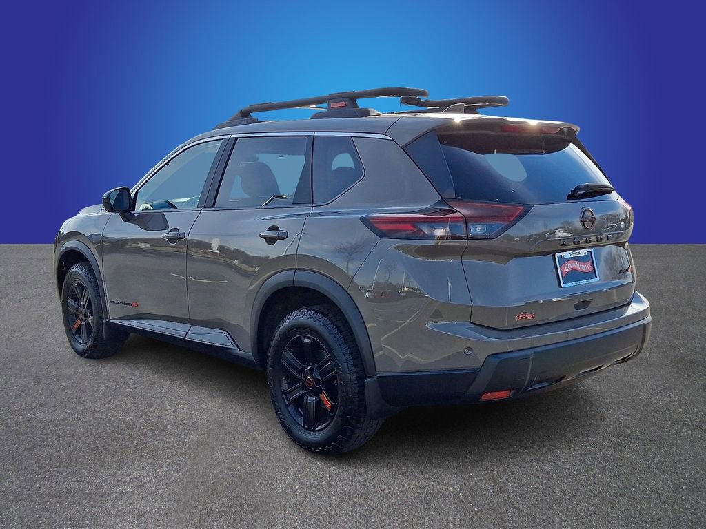 Used 2025 Nissan Rogue SV image 4