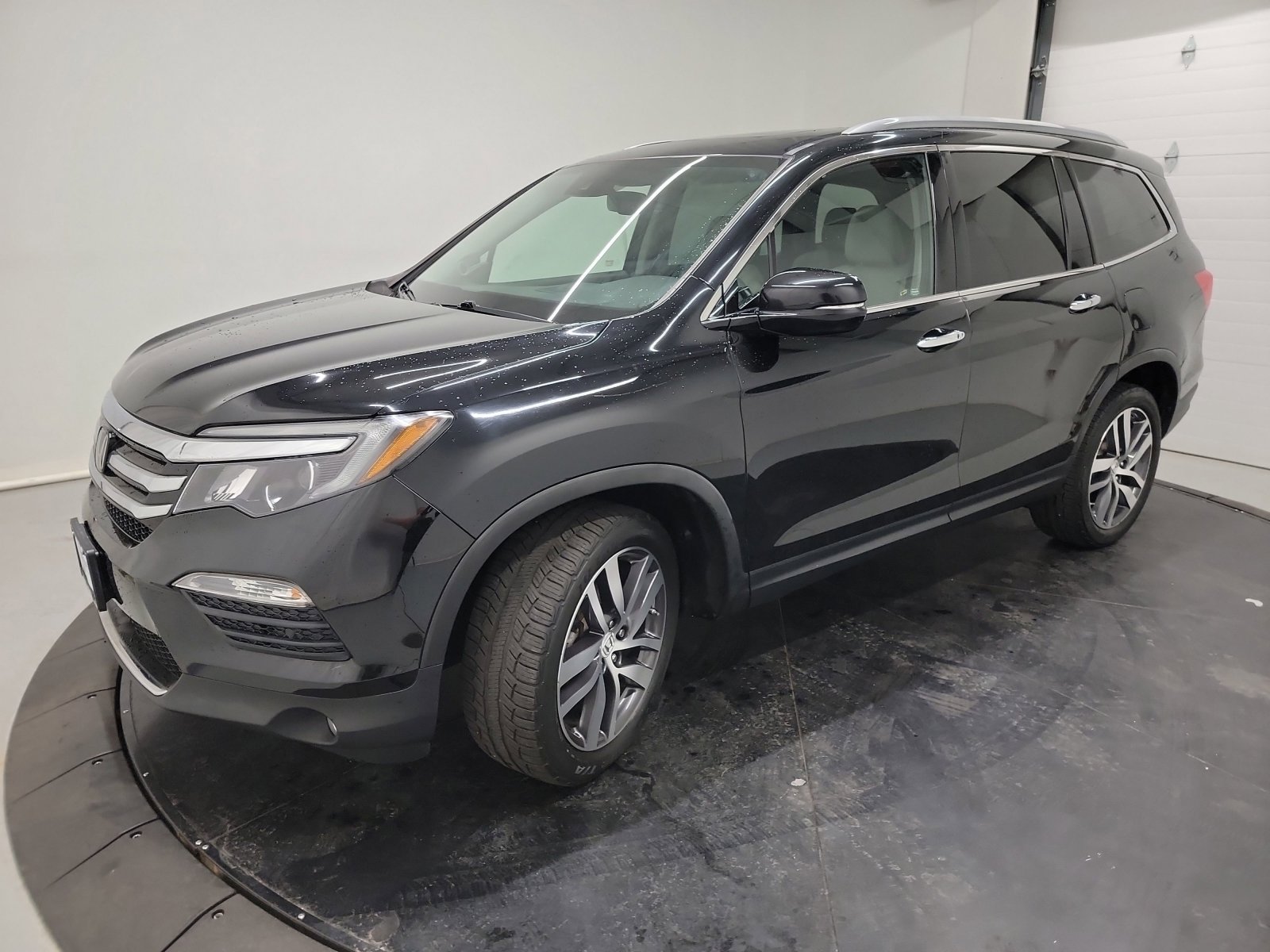 Used 2016 Honda Pilot Touring image 3