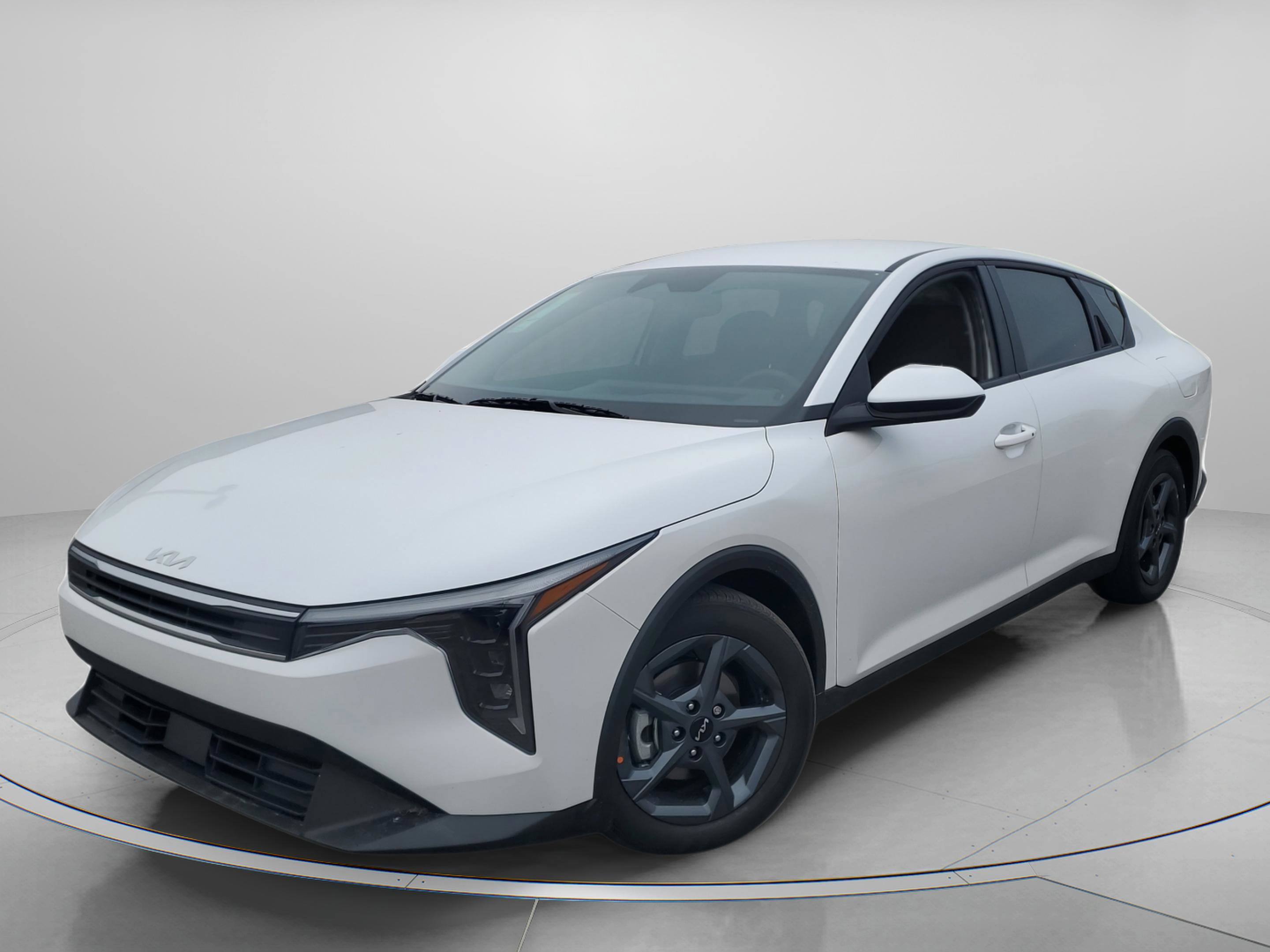 New 2025 Kia K4 LXS image 2