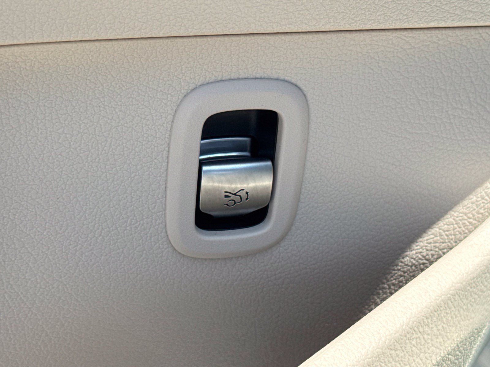 Used 2024 Mercedes-Benz C 300 Sedan image 25