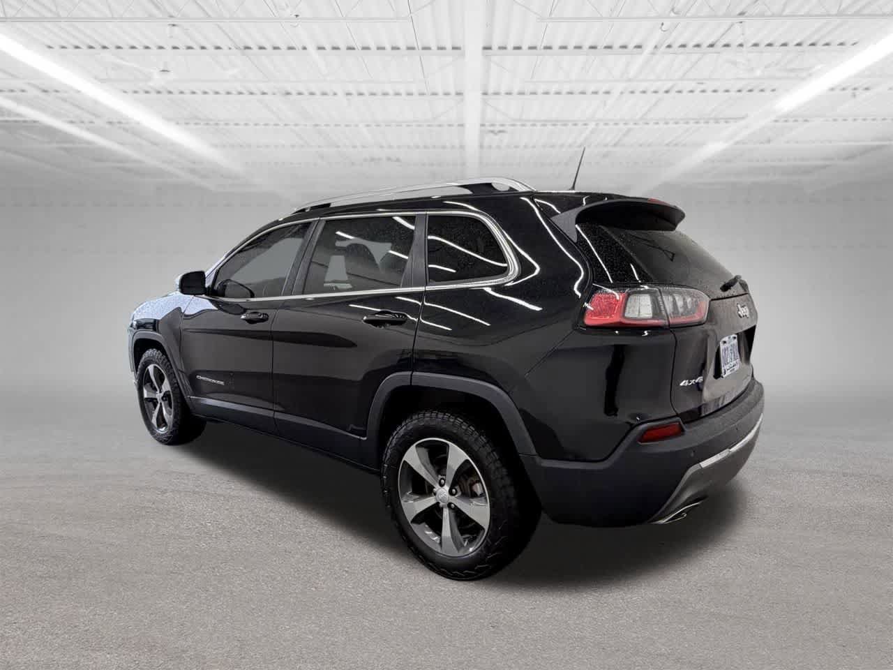 Used 2019 Jeep Cherokee Limited image 3