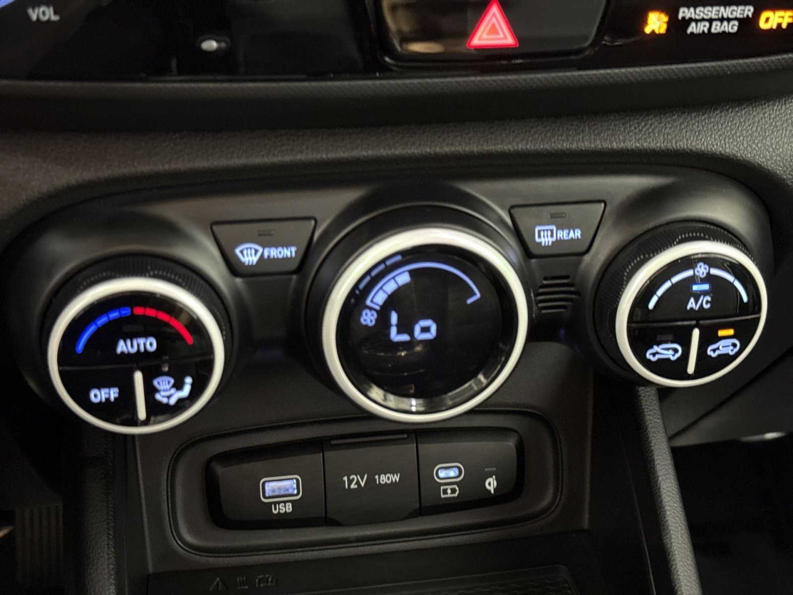 Used 2023 Hyundai Venue Limited FWD image 22