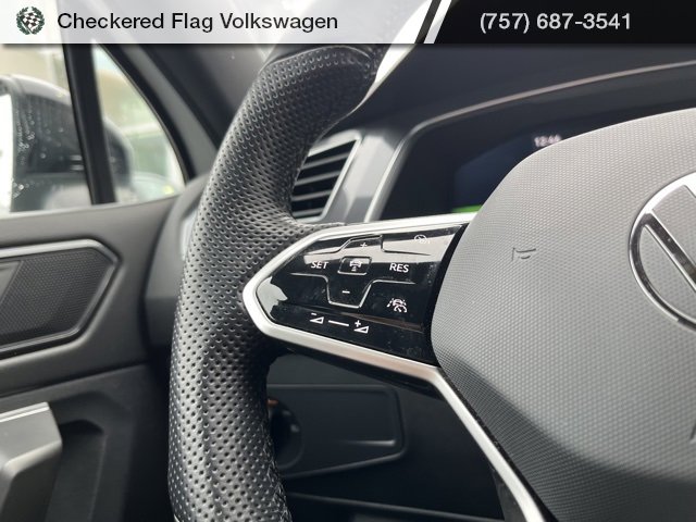 Used 2022 Volkswagen Tiguan SE R-Line image 35
