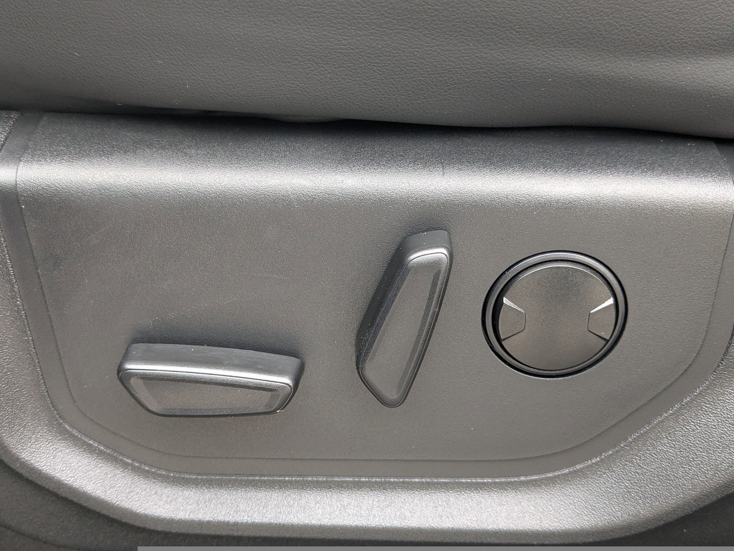 Used 2023 Ford Expedition Max XLT image 24