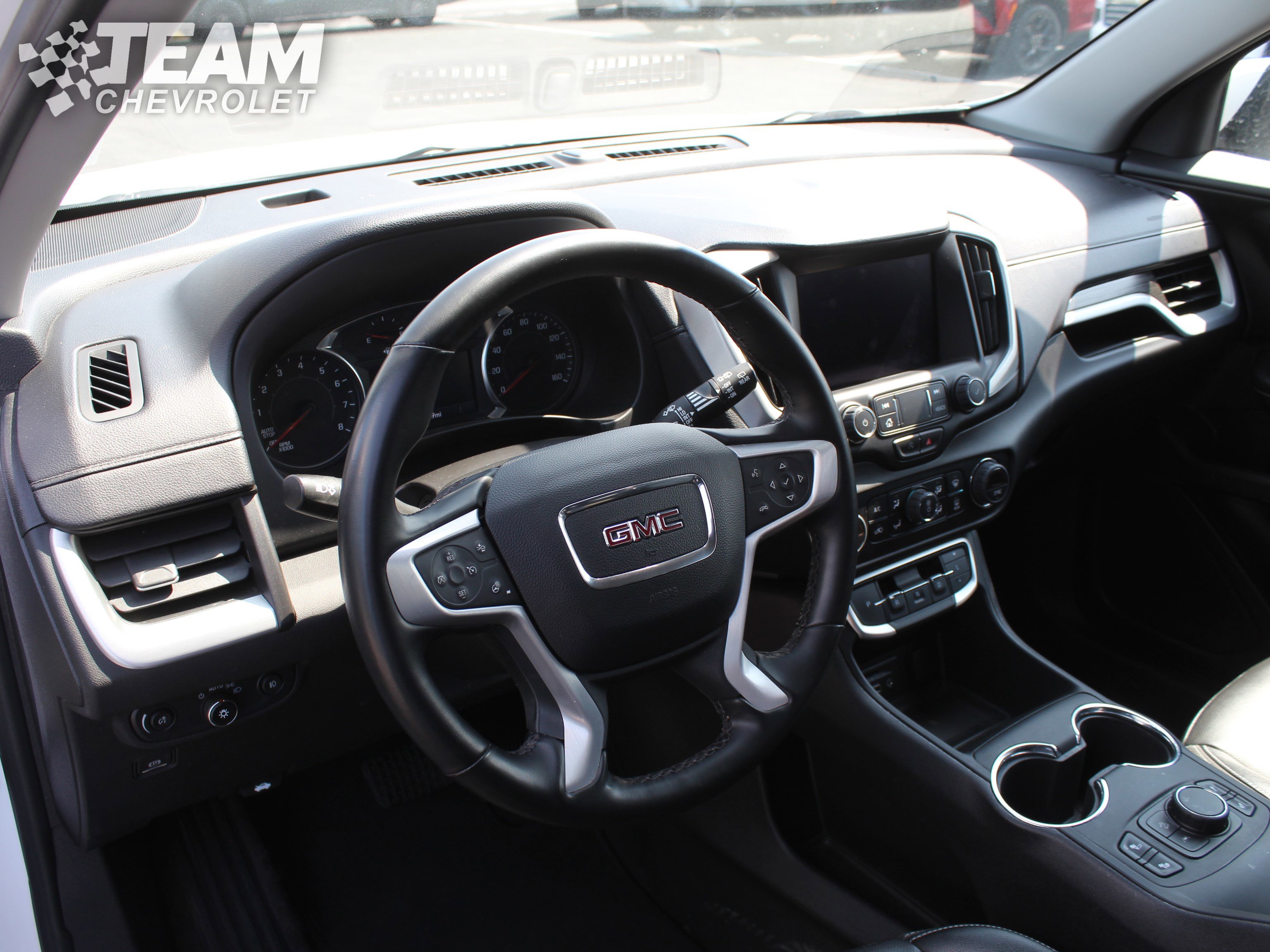 Used 2024 GMC Terrain SLT image 12