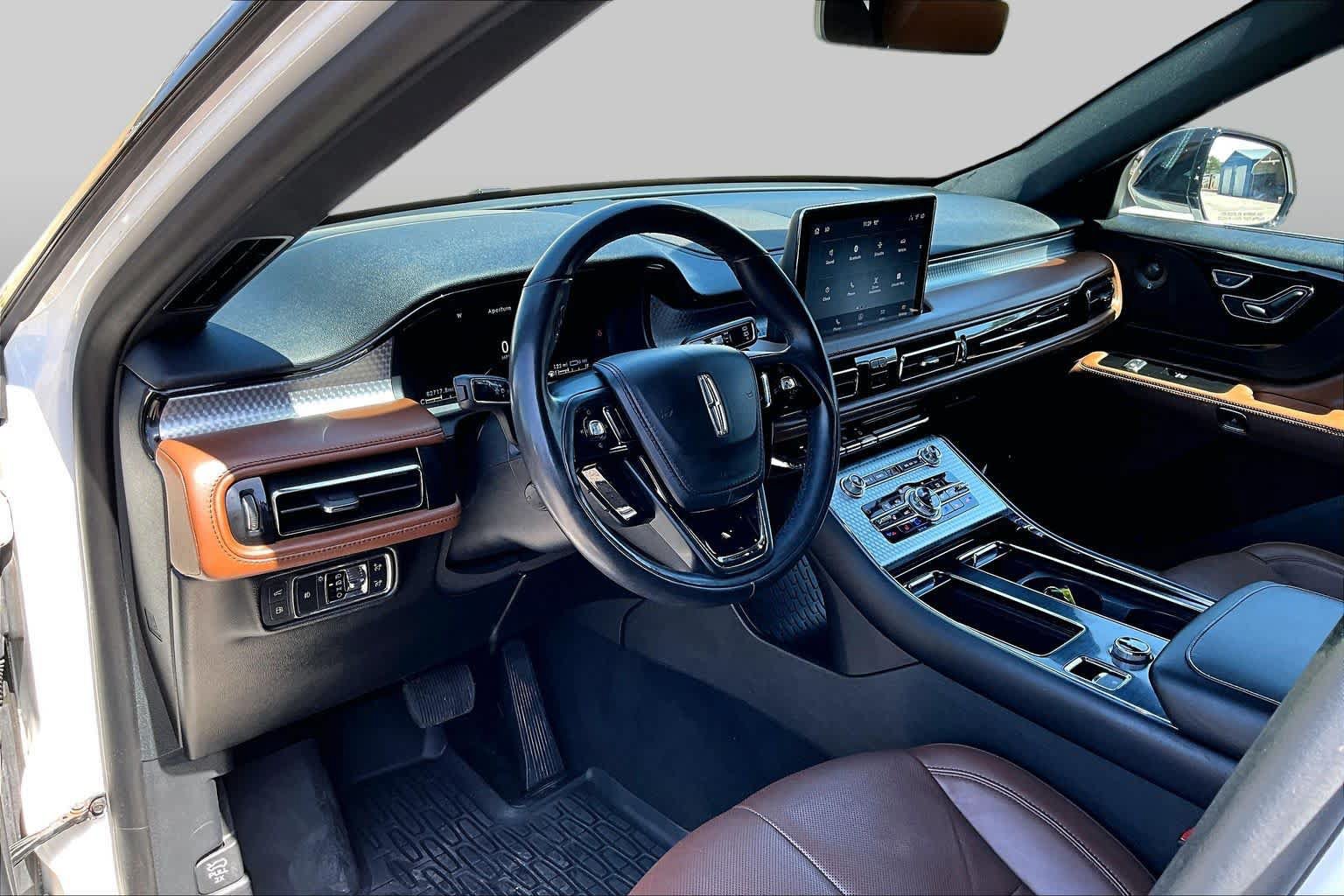 Used 2020 Lincoln Aviator Grand Touring w/ Elements Package Plus AWD/4WD image 18