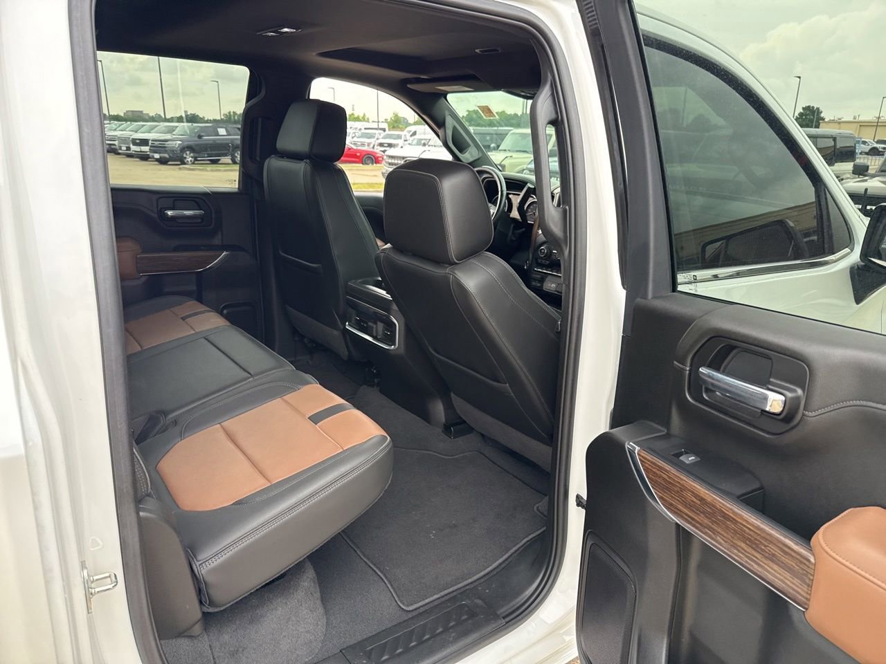 Used 2022 Chevrolet Silverado 1500 High Country w/ Safety Package II AWD/4WD image 12