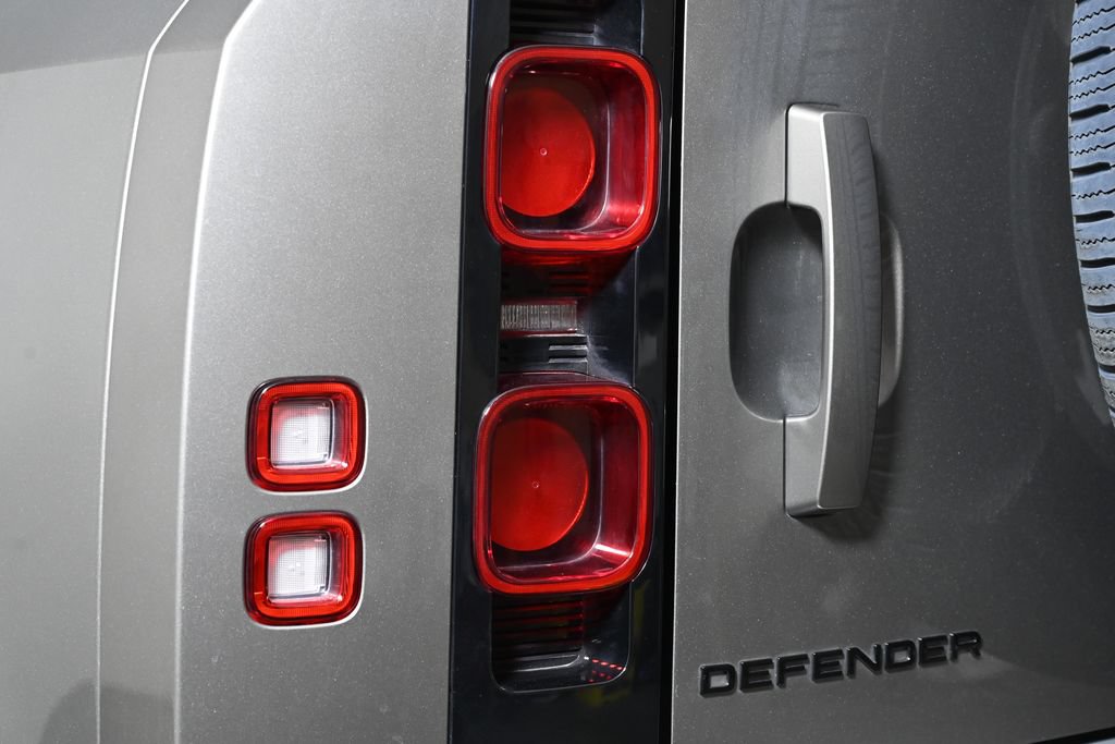 Used 2023 Land Rover Defender 110 S AWD/4WD image 9