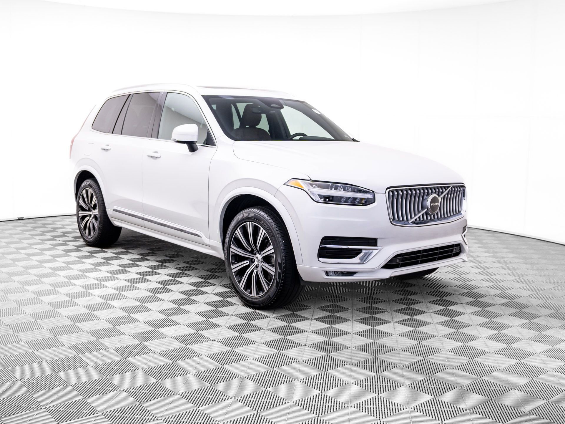 Used 2025 Volvo XC90 B6 Core AWD/4WD image 8