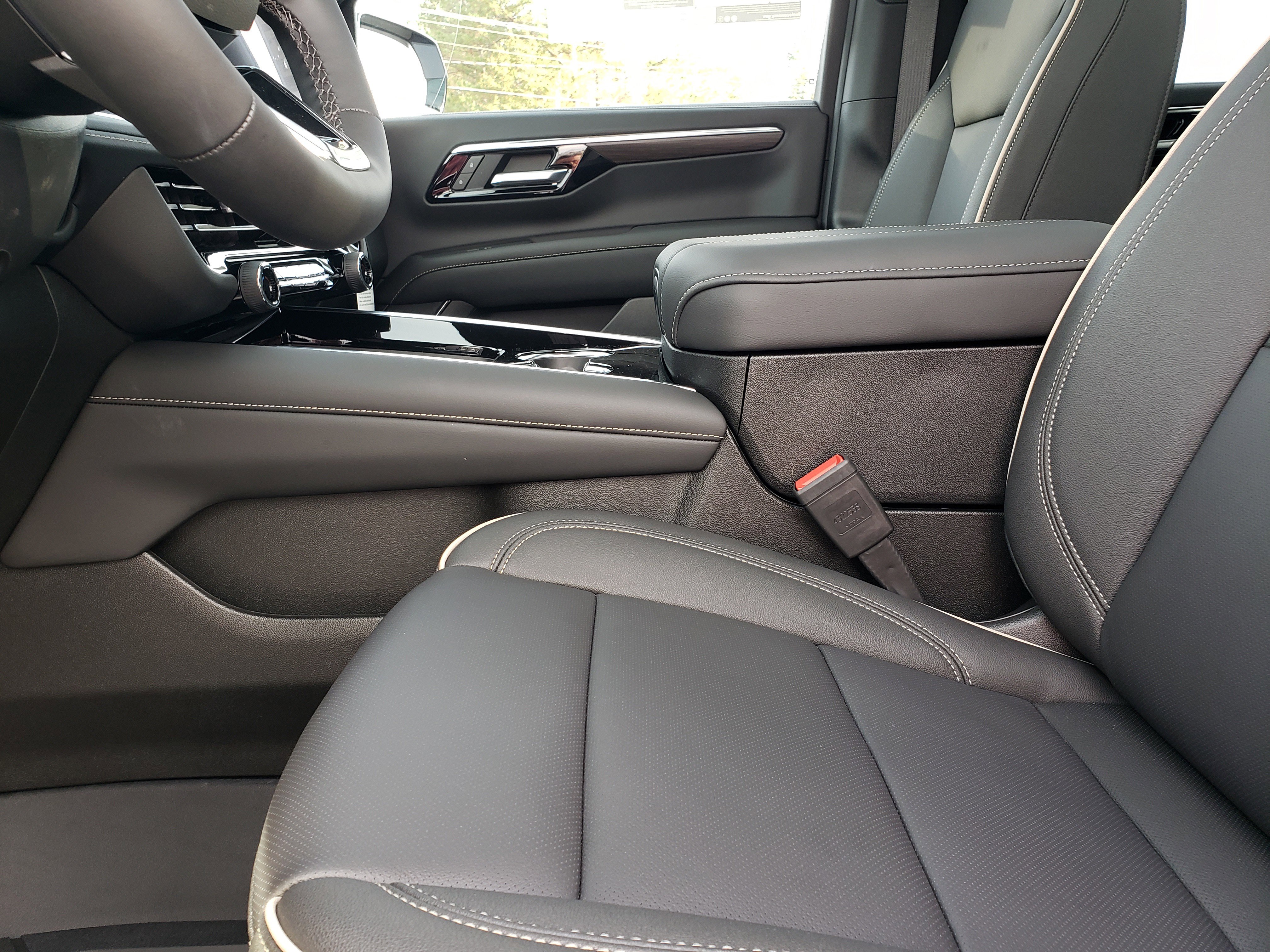 New 2026 Chevrolet Suburban Premier image 29