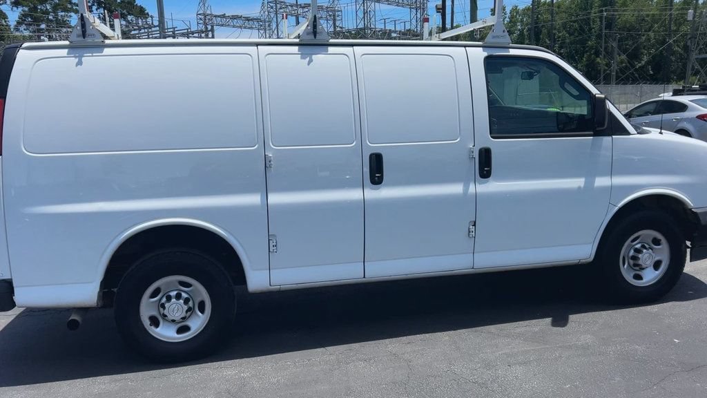 Used 2018 Chevrolet Express 2500 w/ Driver Convenience Package RWD image 9