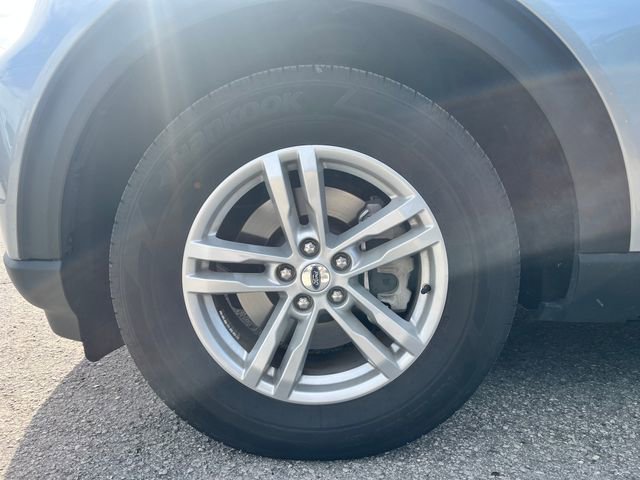 Used 2024 Ford Explorer XLT RWD image 9