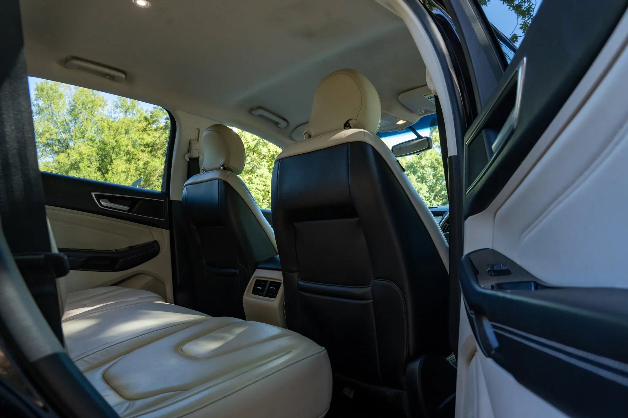 Used 2016 Ford Edge Titanium FWD image 10
