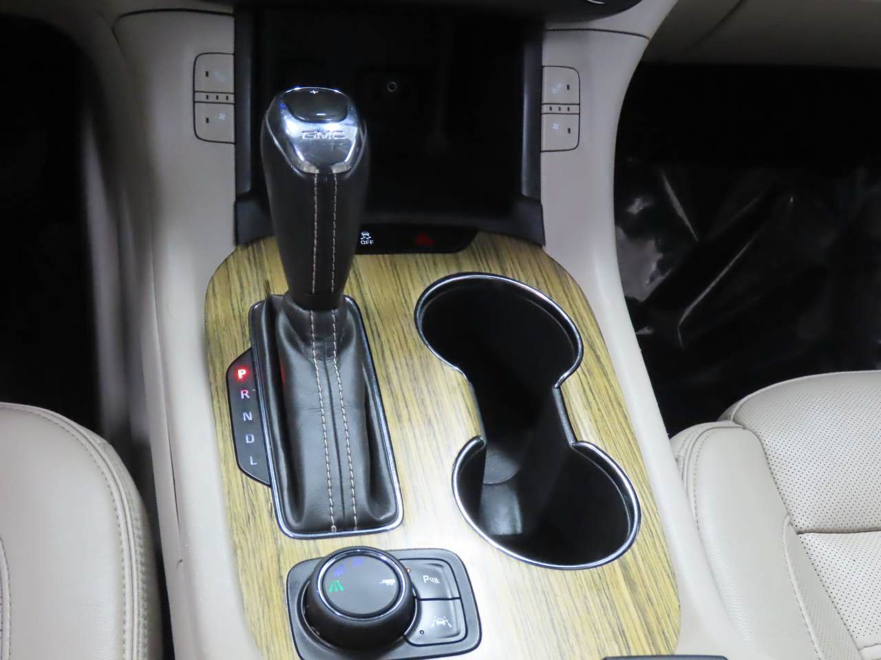 Used 2018 GMC Acadia Denali w/ Technology Package FWD image 13