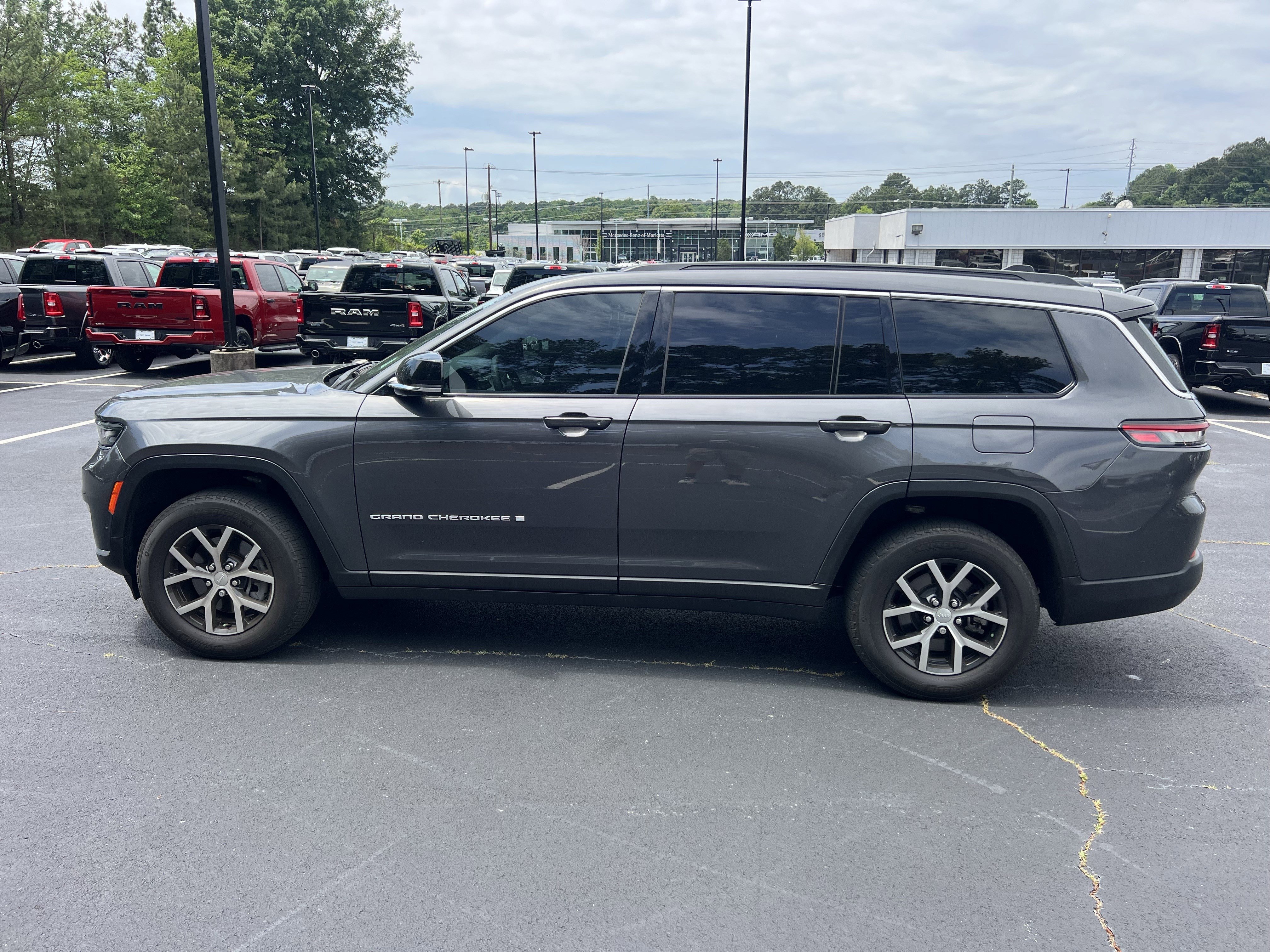 Used 2024 Jeep Grand Cherokee L Limited w/ Luxury Tech Group II AWD/4WD image 4