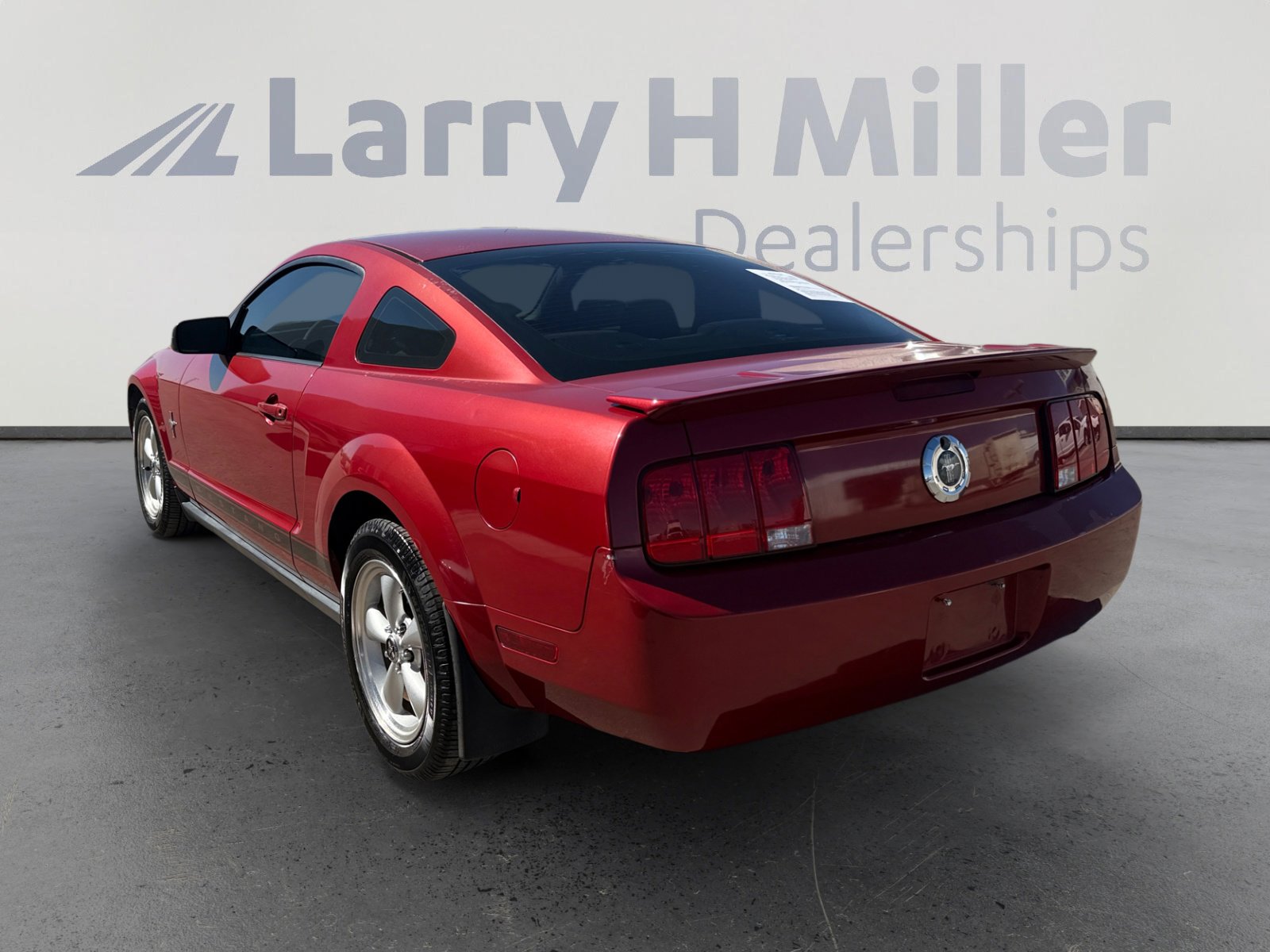 Used 2008 Ford Mustang Deluxe image 3