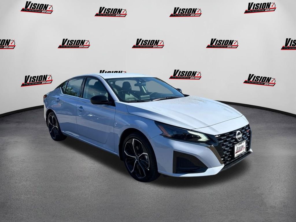 New 2025 Nissan Altima 2.5 SR image 3