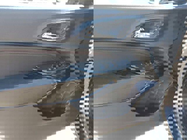 Used 2025 Chevrolet Trax RS w/ Sunroof Package FWD image 20