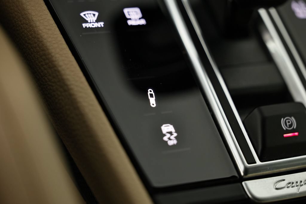 Certified 2023 Porsche Cayenne Coupe AWD/4WD image 40