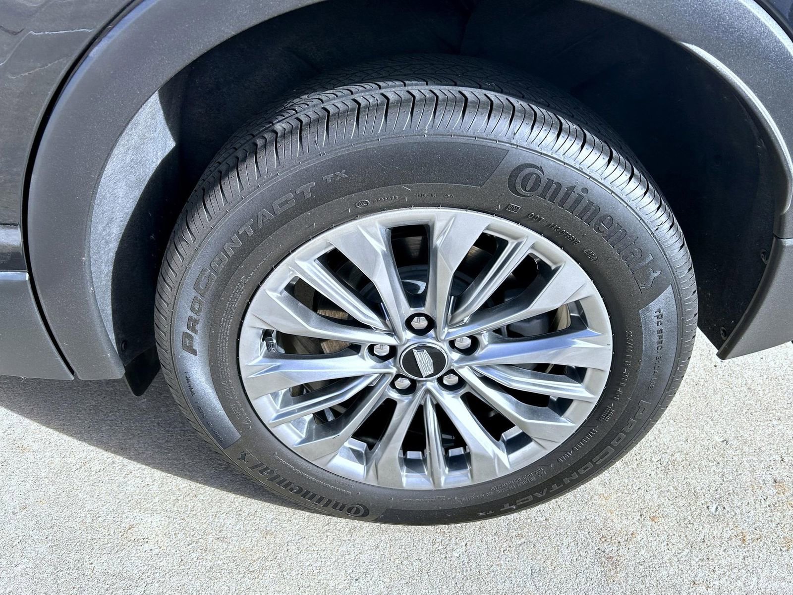 Used 2025 Cadillac XT4 Premium Luxury image 22