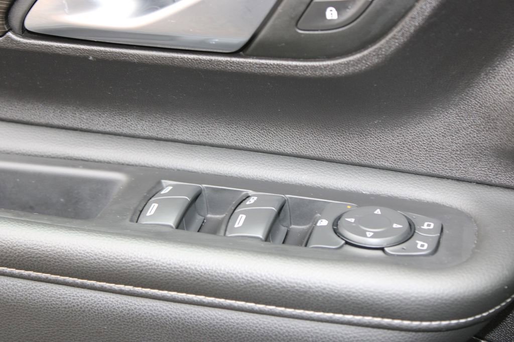 Used 2024 GMC Terrain SLT image 39