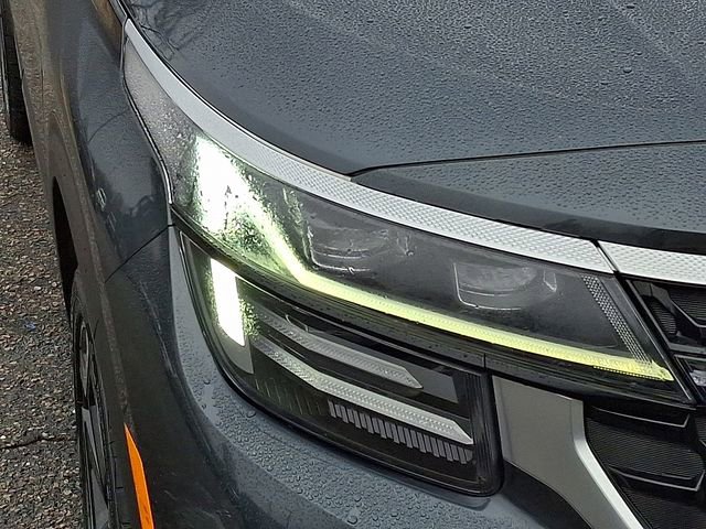 Certified 2024 Kia Seltos SX w/ SX Sunroof Package image 12