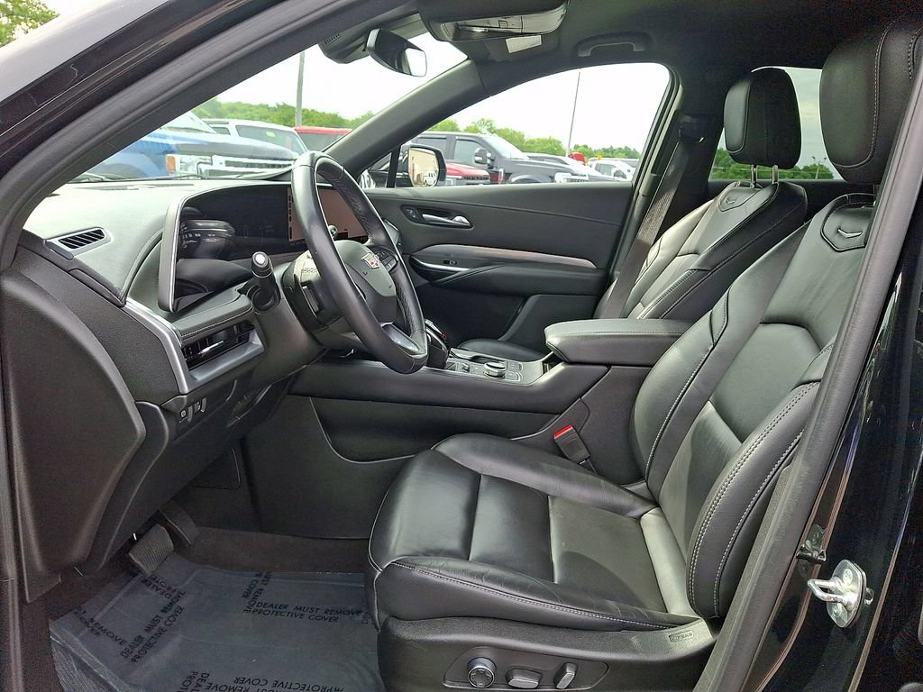 Used 2024 Cadillac XT4 Premium Luxury AWD/4WD image 13