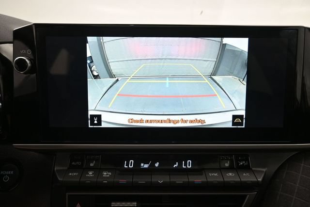 Used 2025 Toyota Camry XLE AWD/4WD image 19