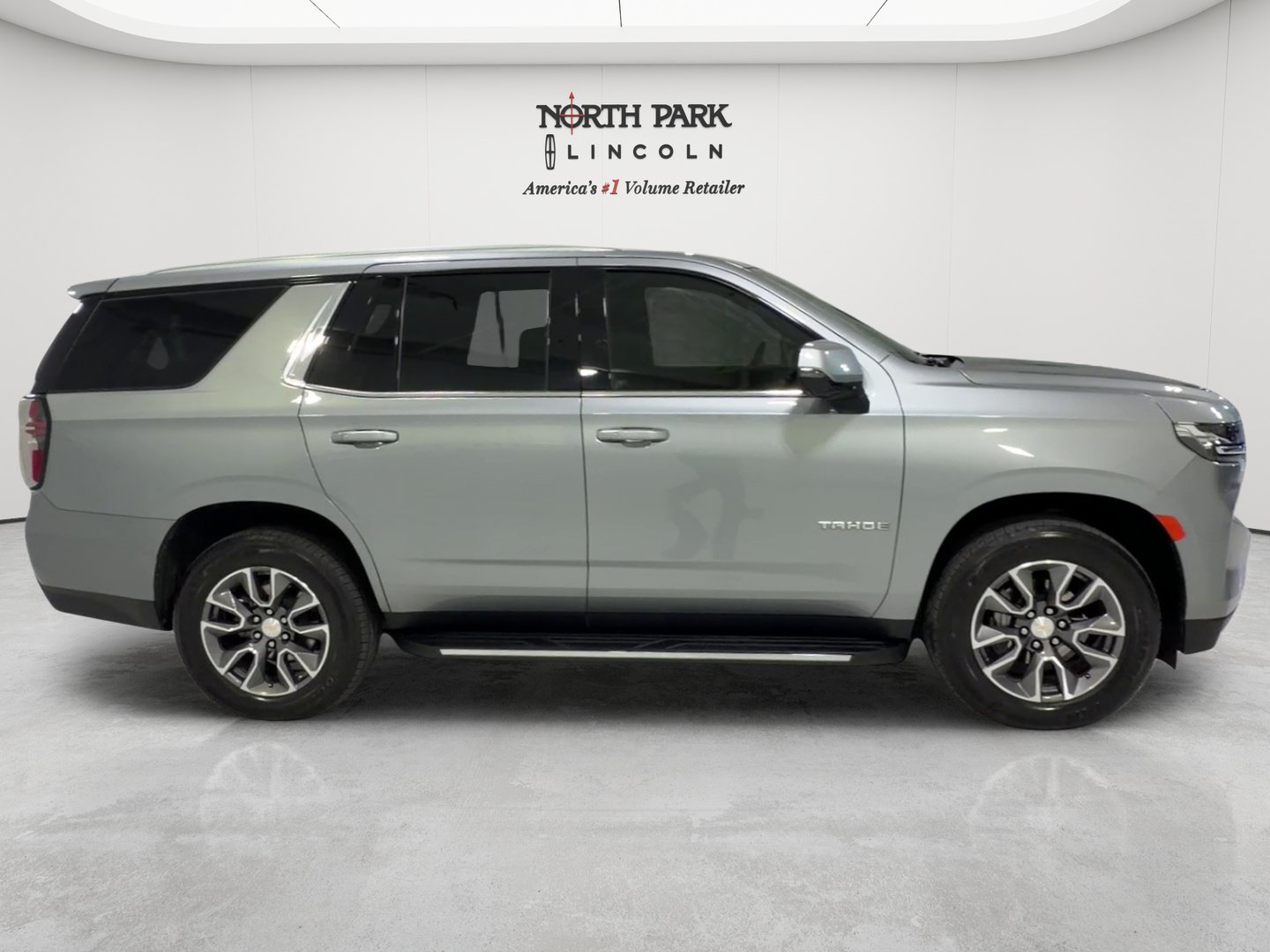 Used 2024 Chevrolet Tahoe LT w/ LT Signature Plus Package RWD image 6