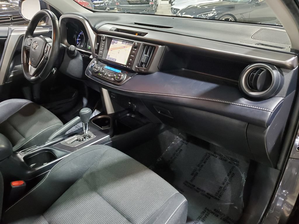 Used 2018 Toyota RAV4 XLE FWD image 14