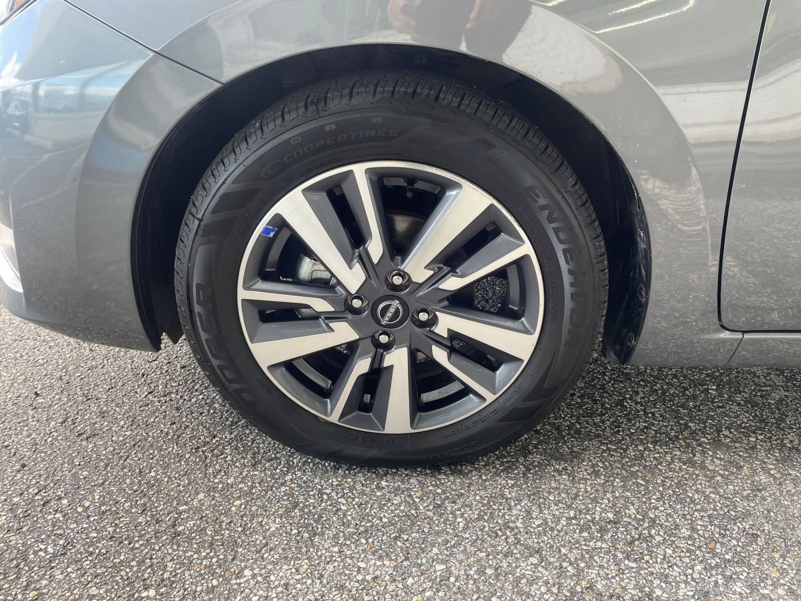 Used 2025 Nissan Versa SV image 28